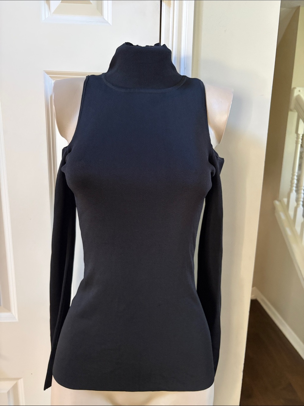 White House Black Market Black Cold-Shoulder Ribbed Turtleneck, med